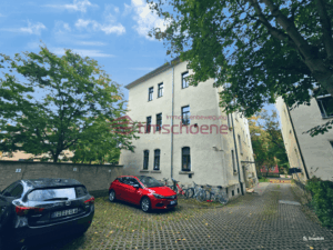Gebäude und Stellplatz