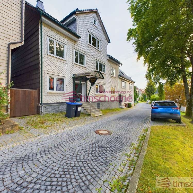 Zweifamilienhaus mit Doppelgarage in Top-Zustand im Herzen von Großbreitenbach zu verkaufen! 1 Vorderansicht