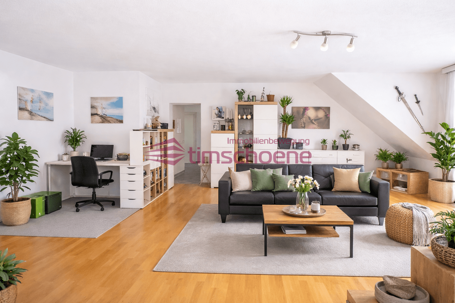 Großzügige 4-Raum DG- Wohnung in Randlage von Meiningen zu vermieten! 1 Wohnzimmer 1