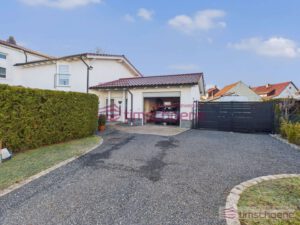 Garage und Haus