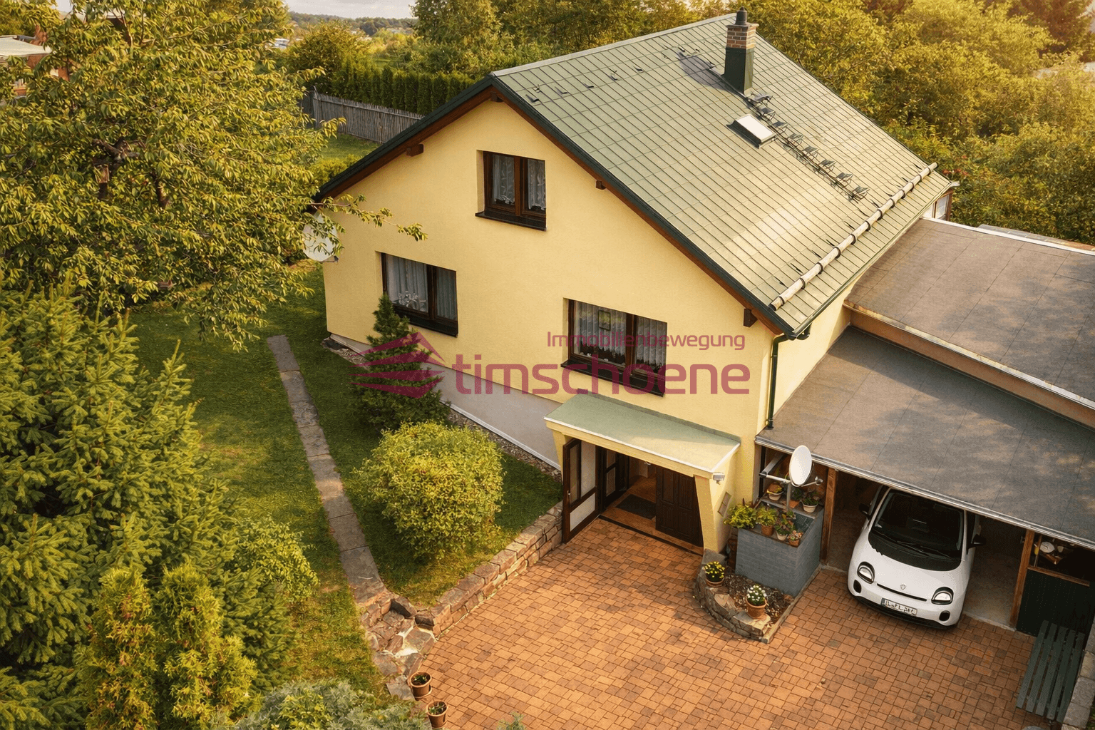 ***Attraktive Immobilie mit individuellem Charakter und schönem Garten in Oehrenstock*** 1 Luftbild