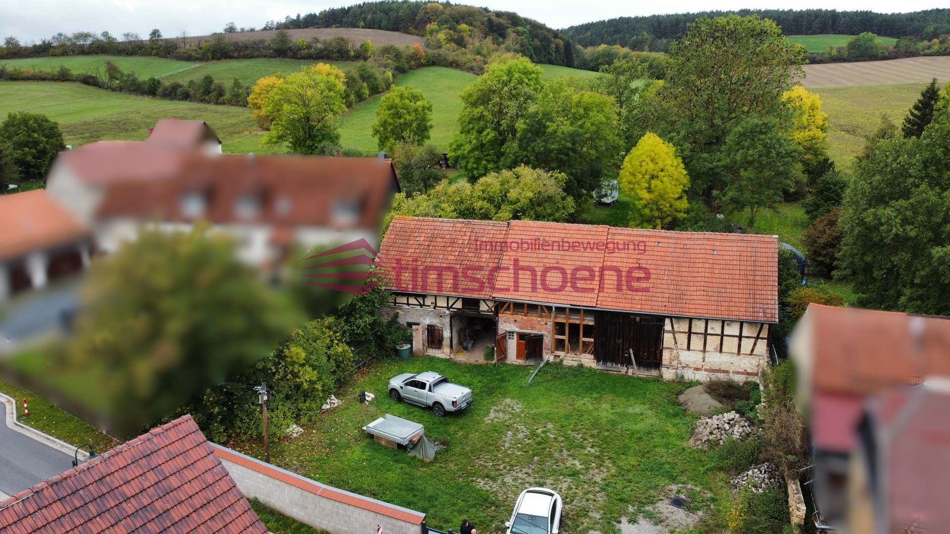 Grundstück mit Umgebung